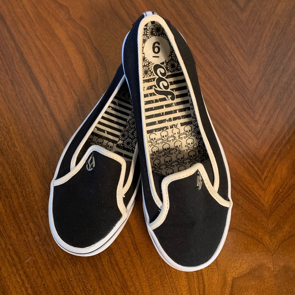 Reef canvas slip-ons size 6